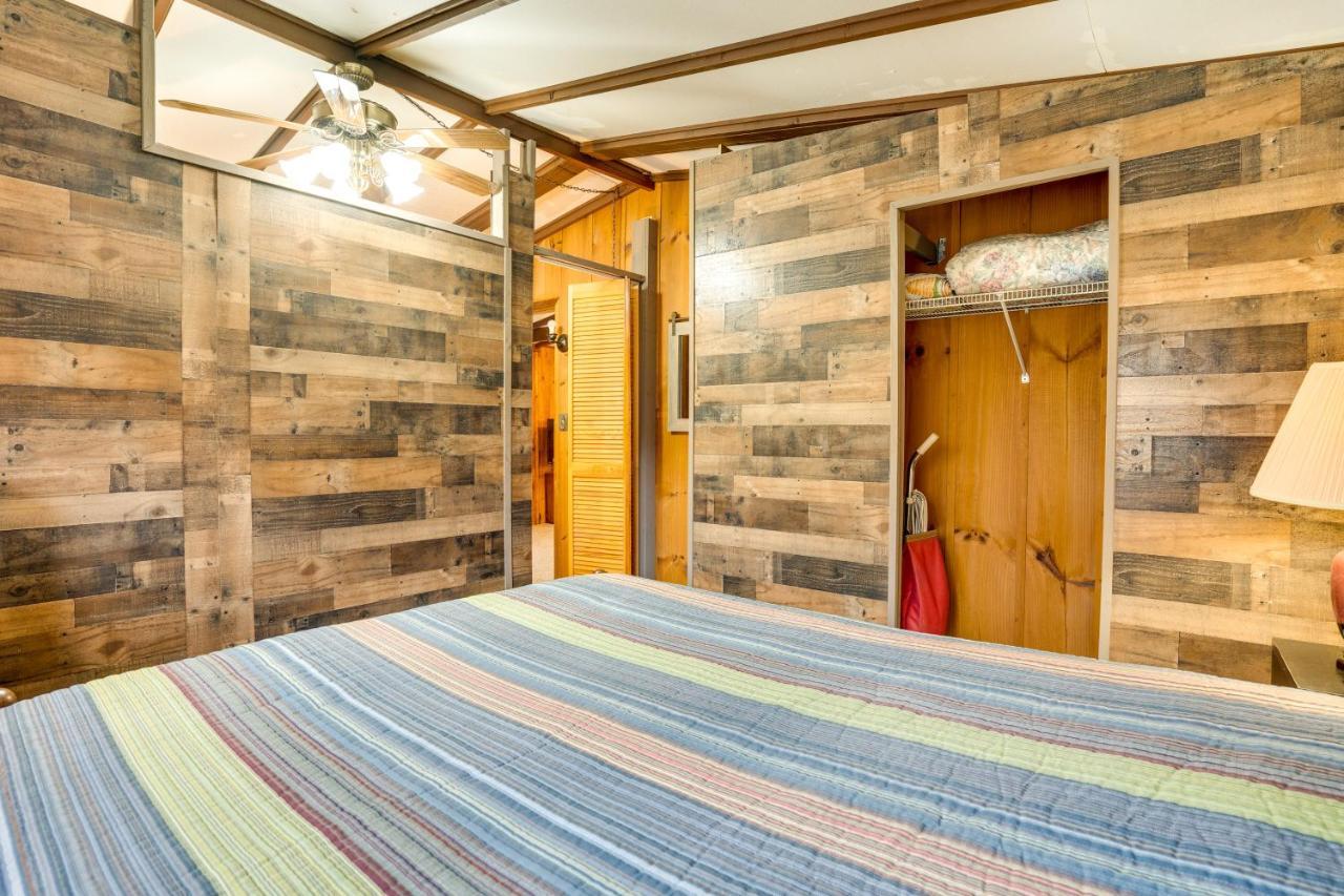 Peaceful Warne Cabin Fenced Yard And Screened Porch Brasstown Esterno foto