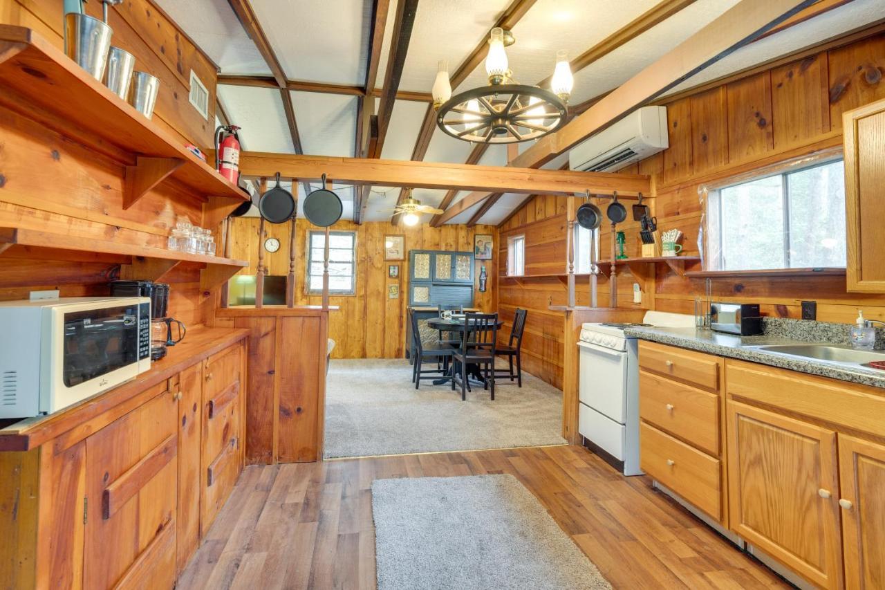 Peaceful Warne Cabin Fenced Yard And Screened Porch Brasstown Esterno foto