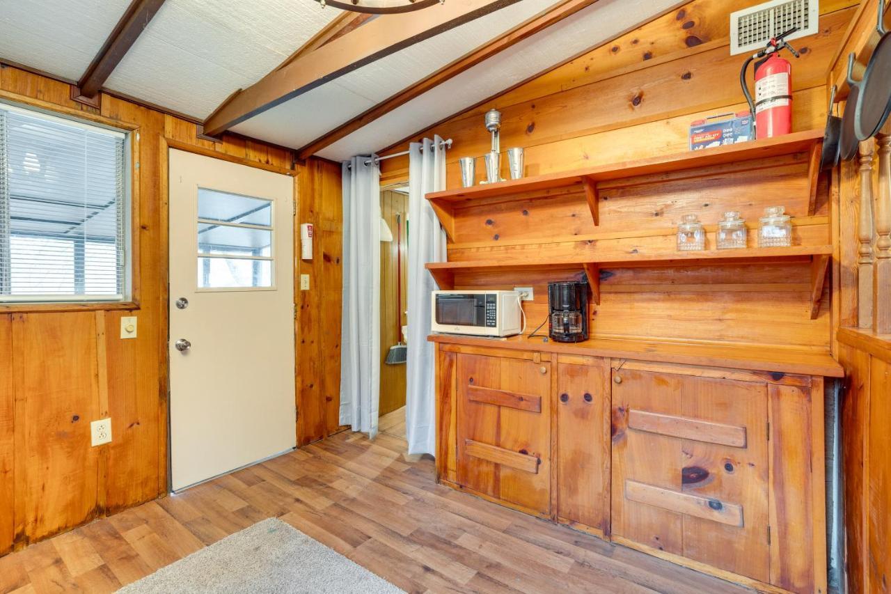 Peaceful Warne Cabin Fenced Yard And Screened Porch Brasstown Esterno foto
