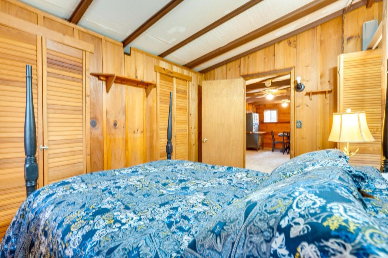 Peaceful Warne Cabin Fenced Yard And Screened Porch Brasstown Esterno foto