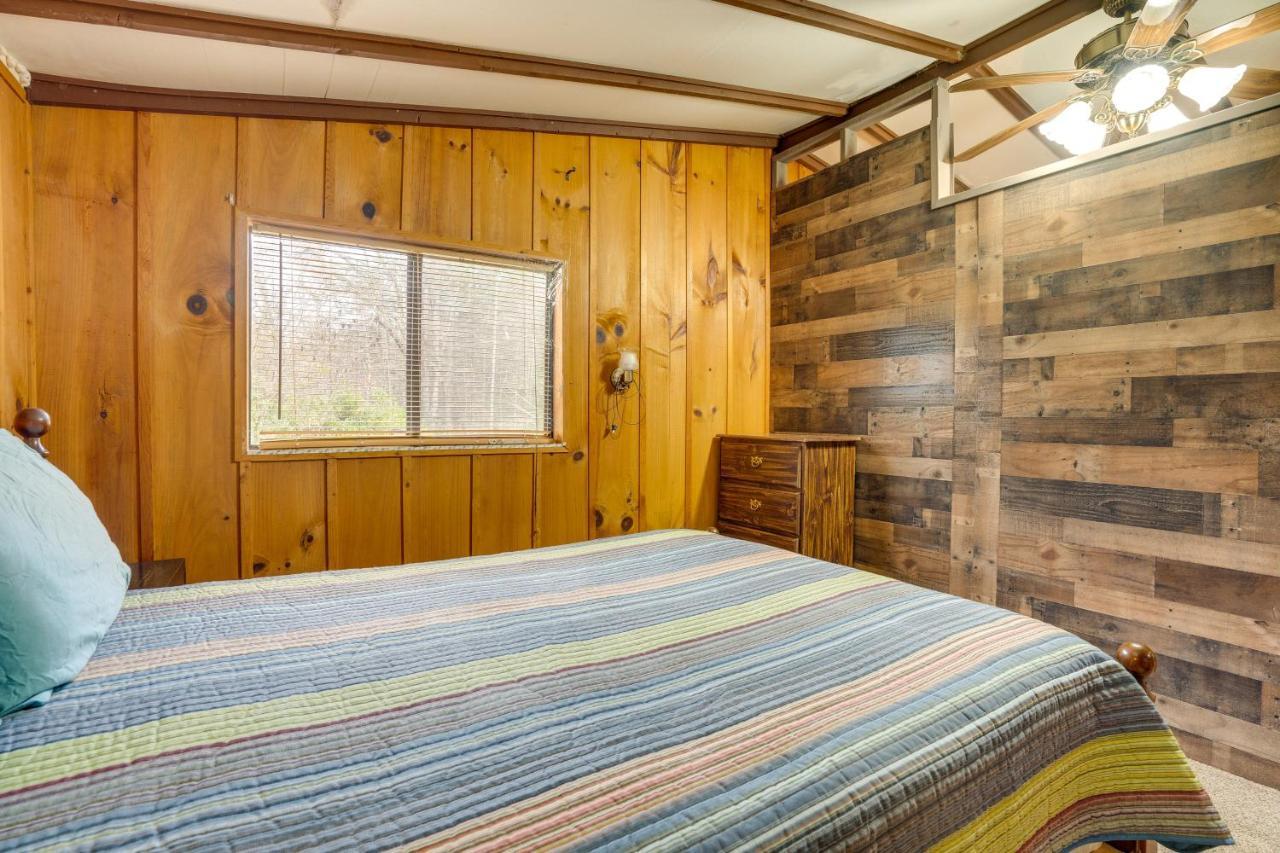 Peaceful Warne Cabin Fenced Yard And Screened Porch Brasstown Esterno foto